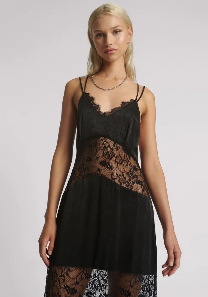 Winona Lace Maxi Dress